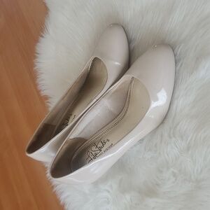 Life Stride Parigi Pump Patent Taupe Heels Size 6
